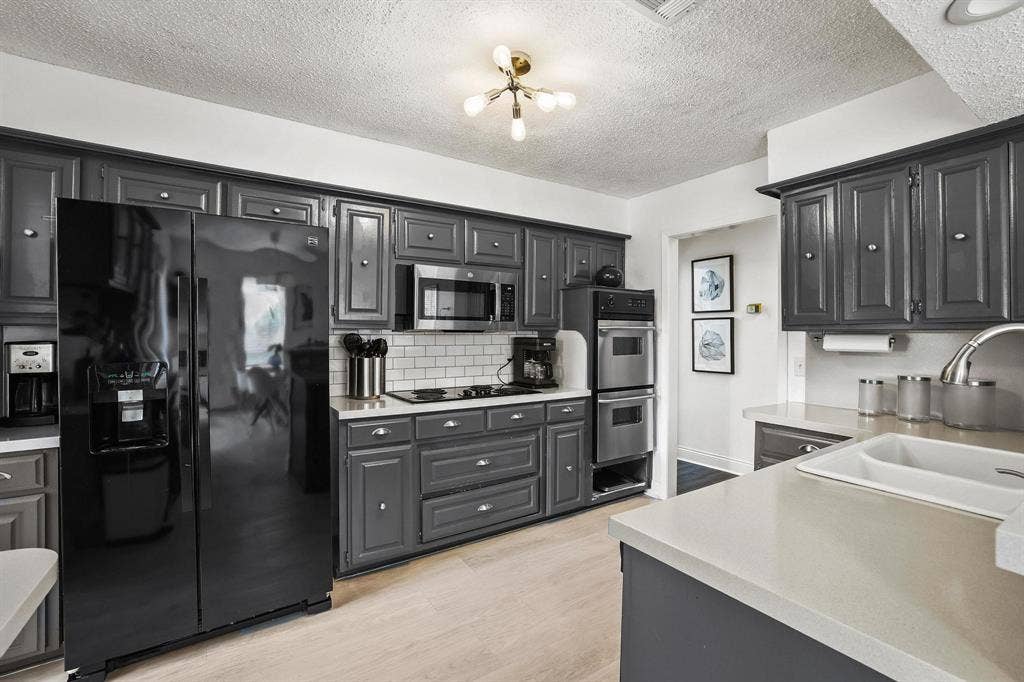 1925 Country Club Drive, Plano, TX 75074 1925 Country Club Drive, Plano, TX 75074