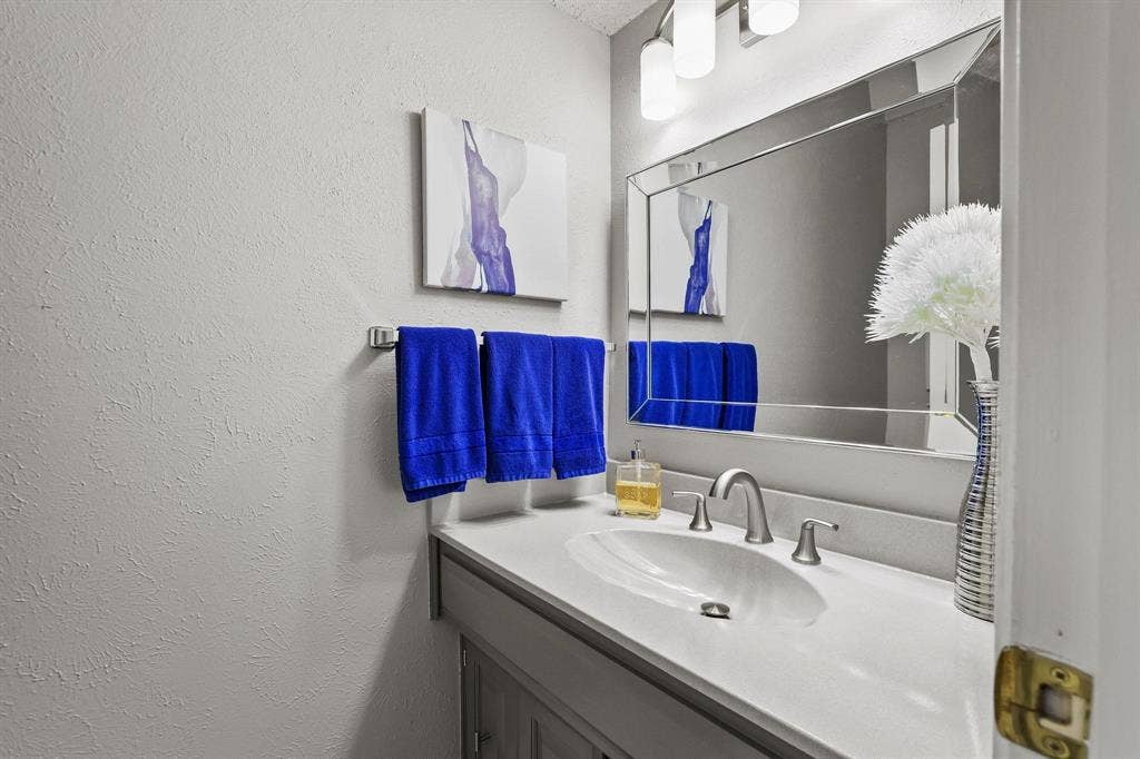 1925 Country Club Drive, Plano, TX 75074 Half bath