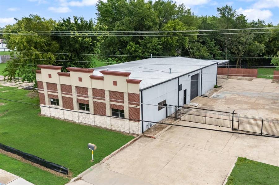 Property photo for 1320 US Highway 80 E, Mesquite, TX