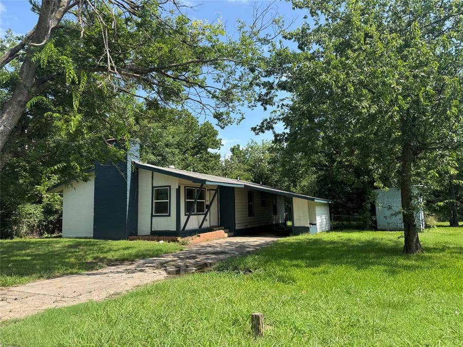 Property photo for 1605 Jackson Street, Commerce, TX