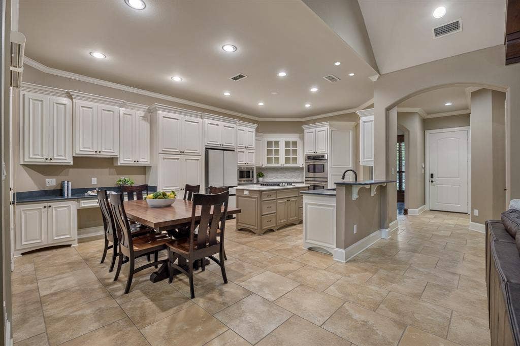 1915 Stonegate Valley Drive, Tyler, TX 75703 1915 Stonegate Valley Drive, Tyler, TX 75703