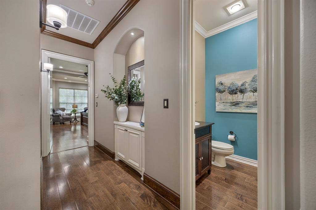 1915 Stonegate Valley Drive, Tyler, TX 75703 Rich wood flooring throughout