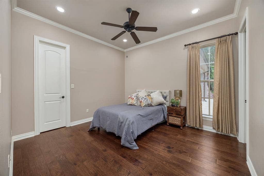 1915 Stonegate Valley Drive, Tyler, TX 75703 Hardwood flooring extends throughout this room, featuring recessed lighting and a ceiling fan