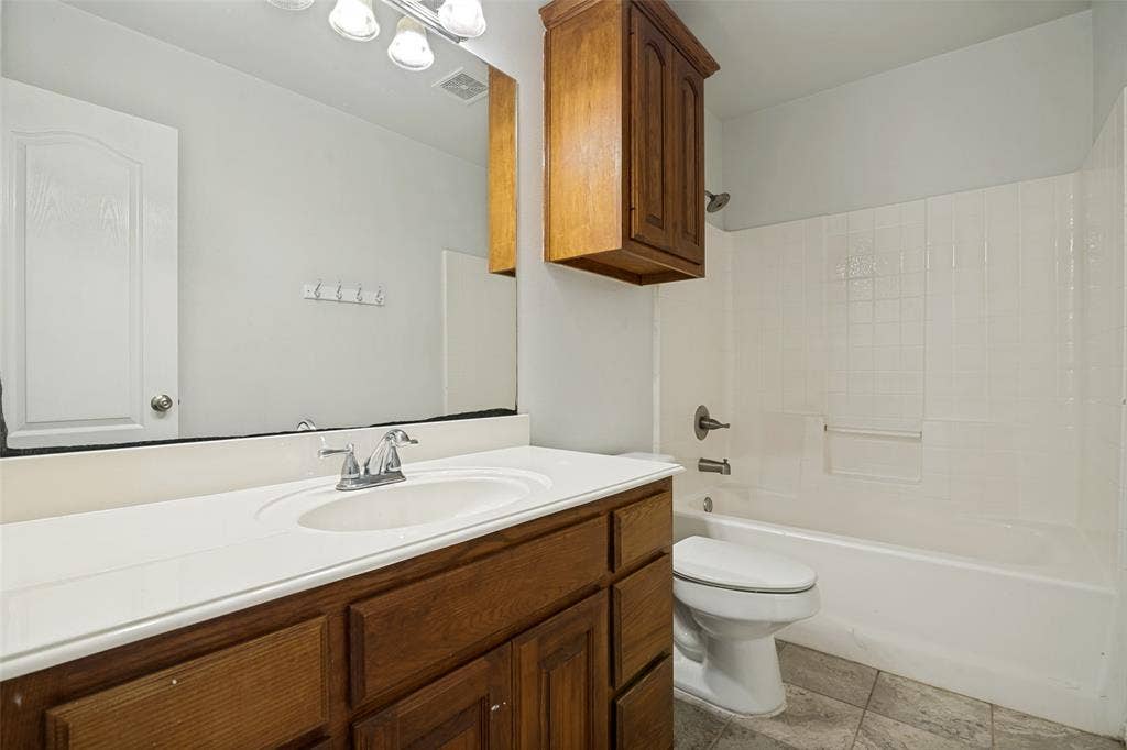 11070 Magic Lane, Forney, TX 75126 Upstairs bath 1