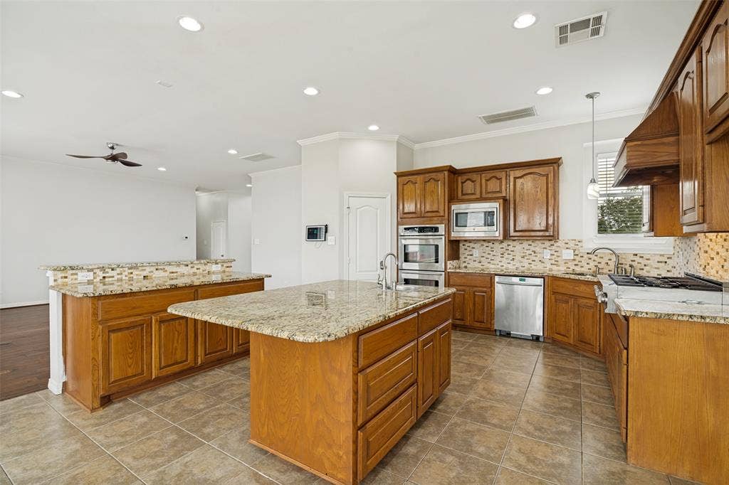 11070 Magic Lane, Forney, TX 75126 11070 Magic Lane, Forney, TX 75126