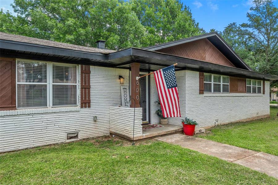 Property photo for 600 S Andrews Drive, Robinson, TX