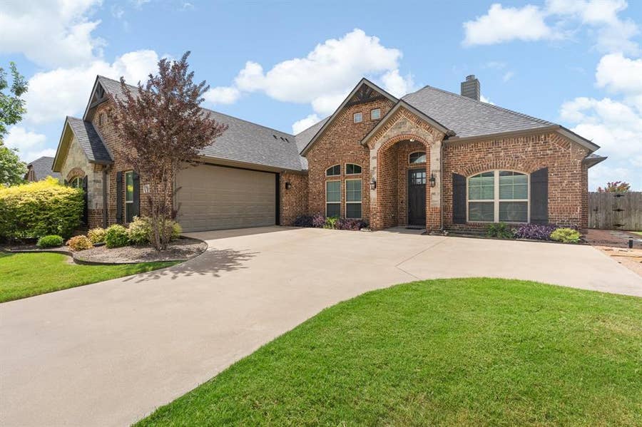 Property photo for 108 Odonna Drive, Waxahachie, TX