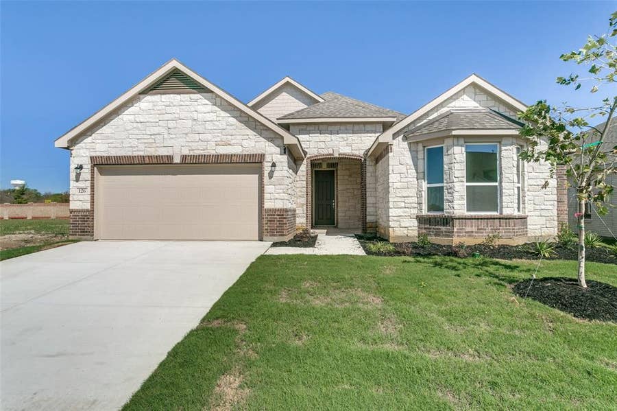 Property photo for 126 Hudson Lane, Justin, TX