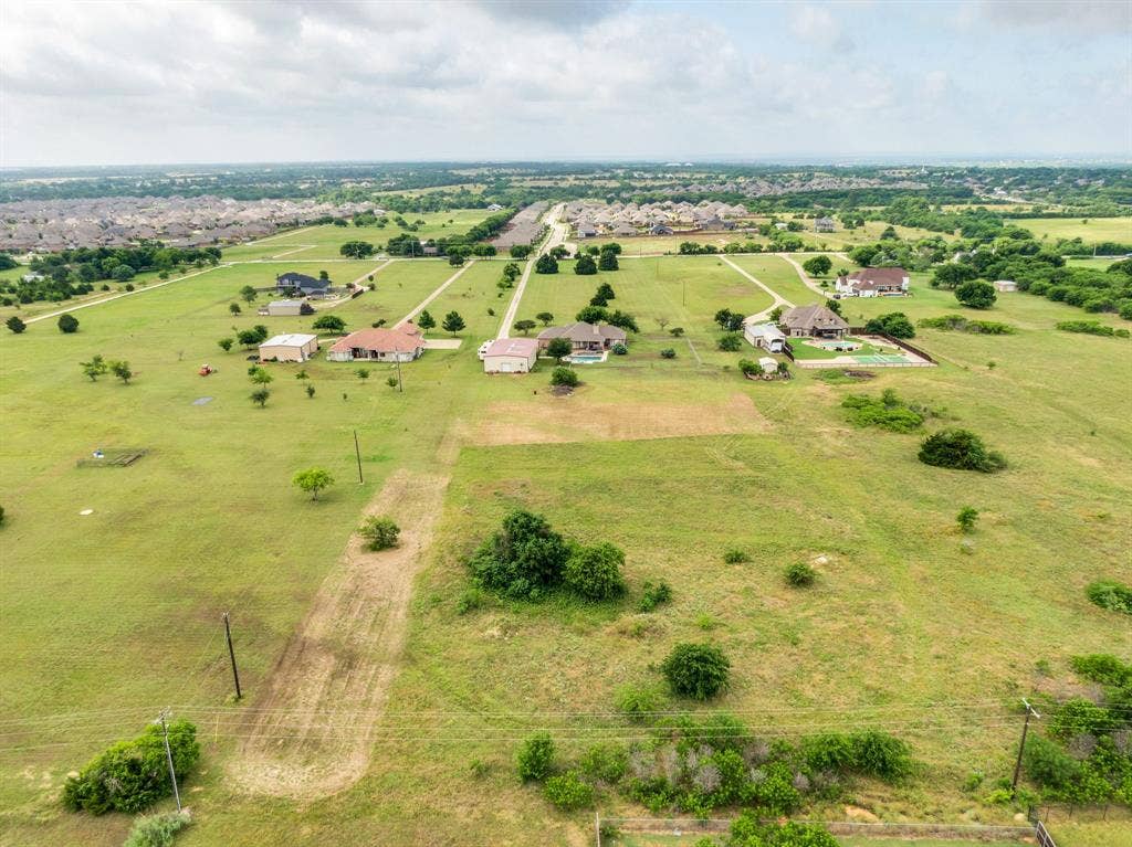 431 Mcalpin Road, Midlothian, TX 76065 Expansive open acreage with scattered trees