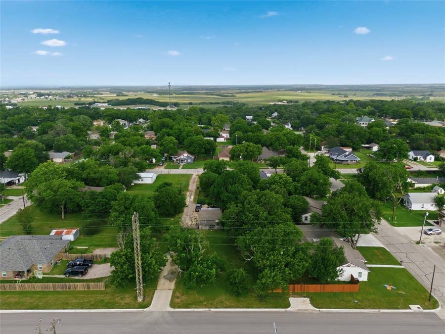Property photo for 703 N Reagan, West, TX