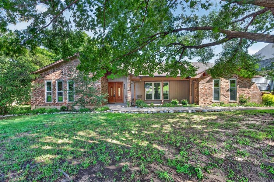 Property photo for 2400 Kings Country Drive, Irving, TX