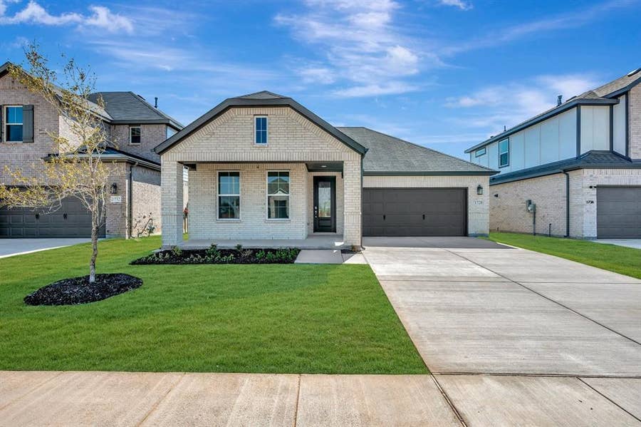 Property photo for 1728 Nesting Robin Lane, Denton, TX