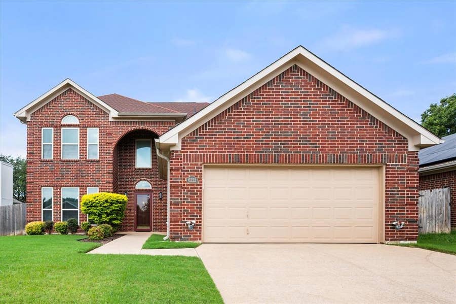 Property photo for 6222 St Leonard Drive, Arlington, TX