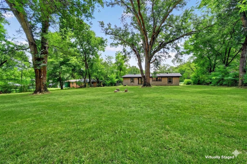 608 Bunny Rabbit Road, Athens, TX 75751 Yard