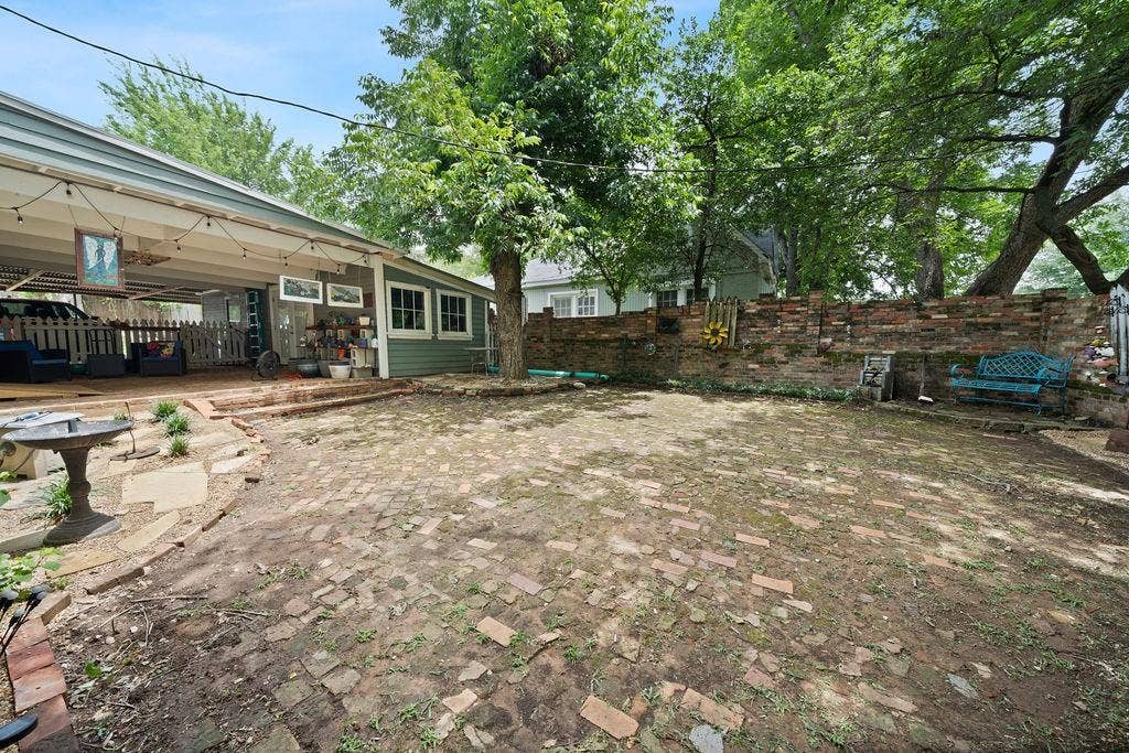 526 W Houston Street, Tyler, TX 75702 526 W Houston Street, Tyler, TX 75702