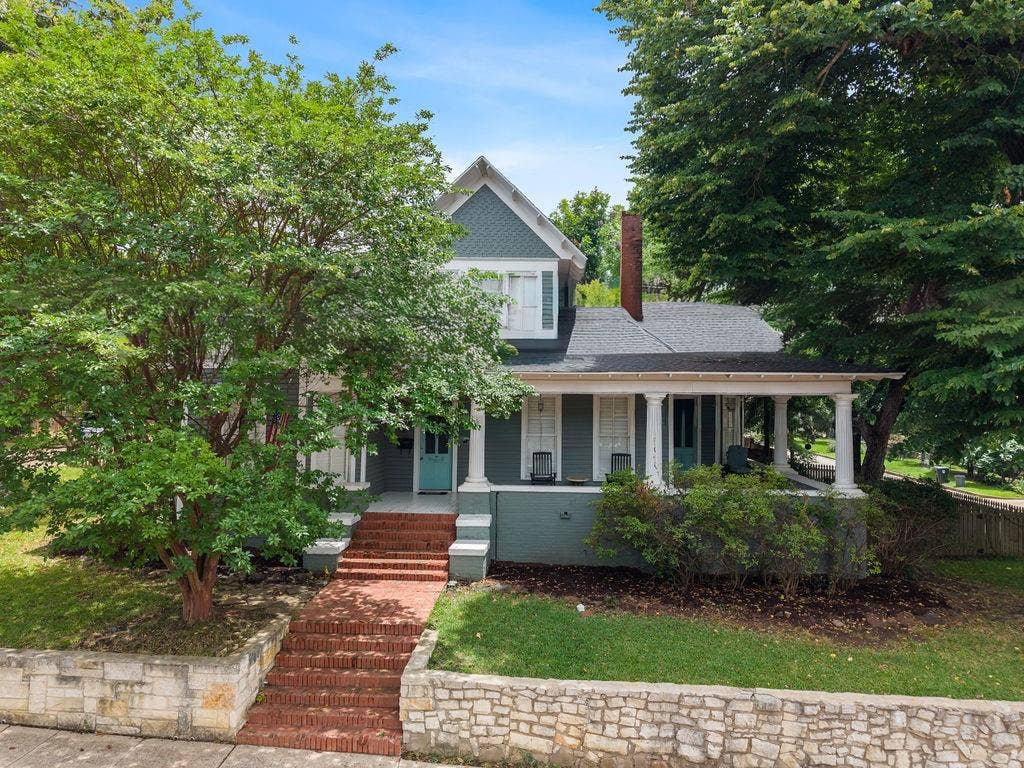 526 W Houston Street, Tyler, TX 75702 526 W Houston Street, Tyler, TX 75702