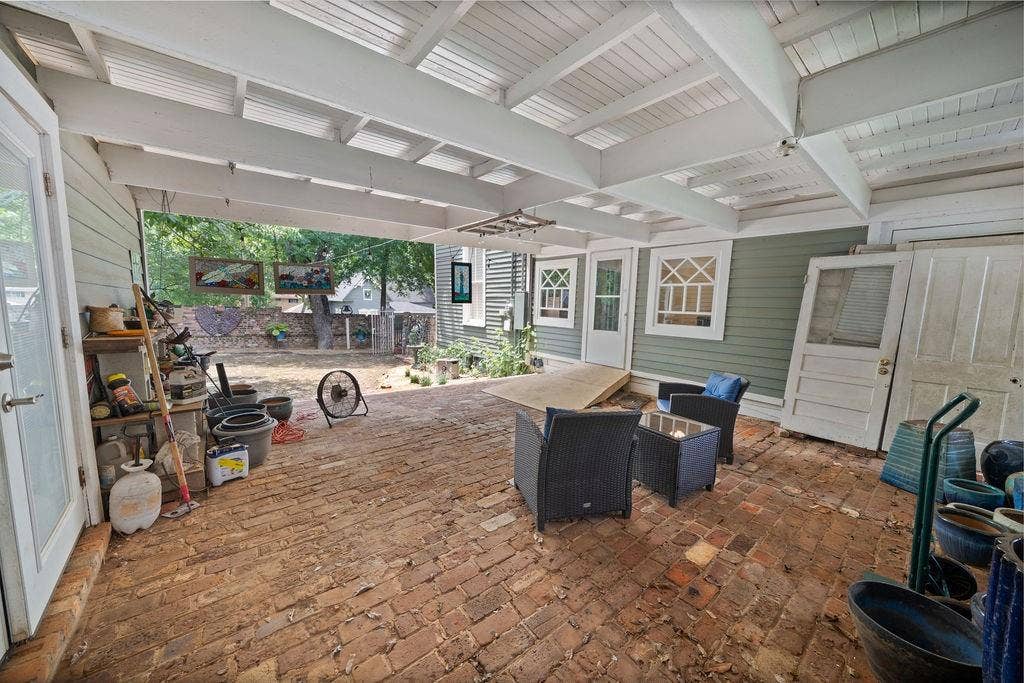 526 W Houston Street, Tyler, TX 75702 526 W Houston Street, Tyler, TX 75702