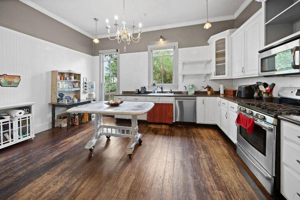 526 W Houston Street, Tyler, TX 75702 526 W Houston Street, Tyler, TX 75702