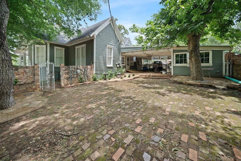 526 W Houston Street, Tyler, TX 75702 526 W Houston Street, Tyler, TX 75702
