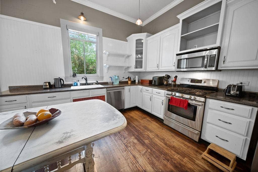 526 W Houston Street, Tyler, TX 75702 526 W Houston Street, Tyler, TX 75702