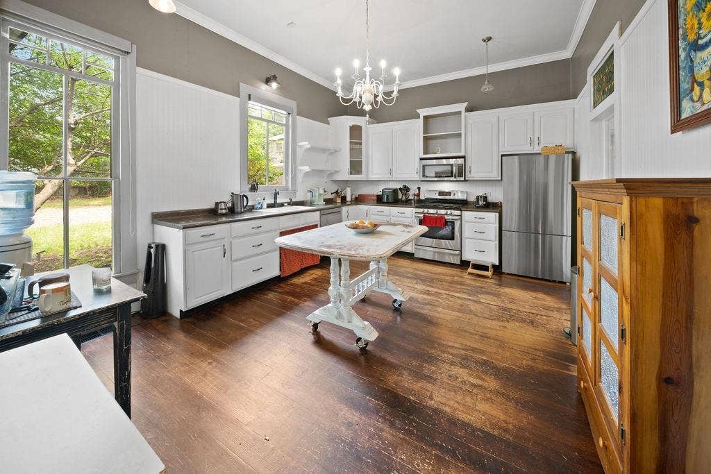 526 W Houston Street, Tyler, TX 75702 526 W Houston Street, Tyler, TX 75702