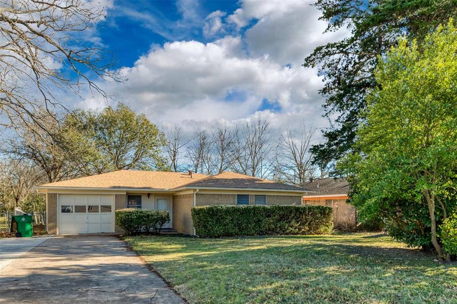 Property photo for 502 Brown Street, Waxahachie, TX