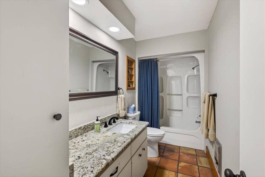 906 Valle Vista Drive, Athens, TX 75751 906 Valle Vista Drive, Athens, TX 75751