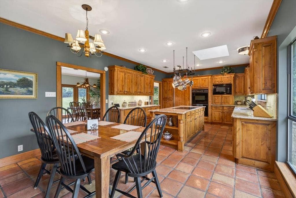 906 Valle Vista Drive, Athens, TX 75751 906 Valle Vista Drive, Athens, TX 75751