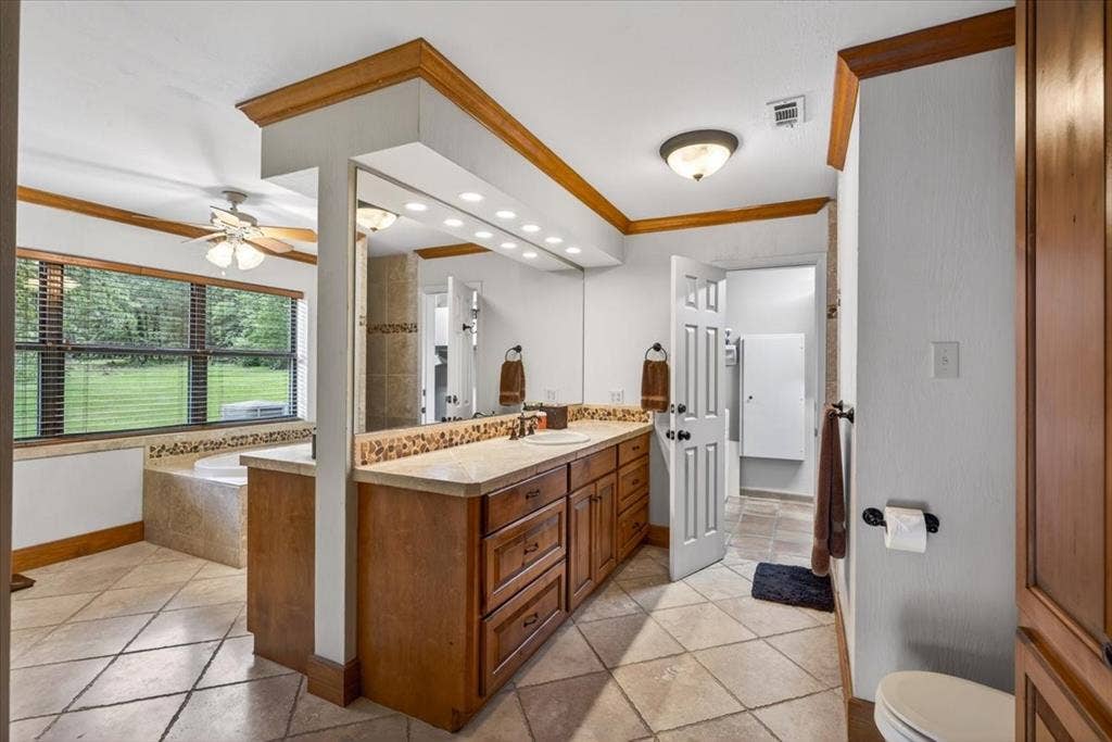 906 Valle Vista Drive, Athens, TX 75751 906 Valle Vista Drive, Athens, TX 75751