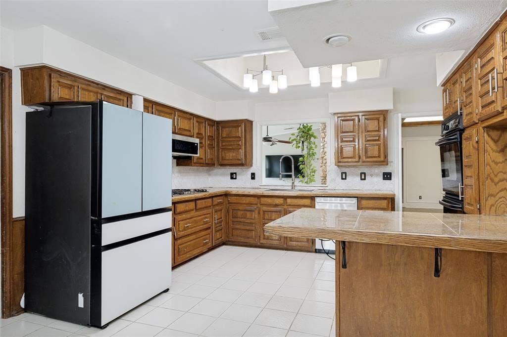 3329 Whiffletree Drive, Plano, TX 75023 3329 Whiffletree Drive, Plano, TX 75023