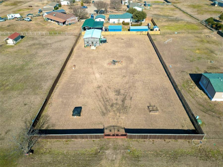 Property photo for 301 Choice Drive, Palmer, TX
