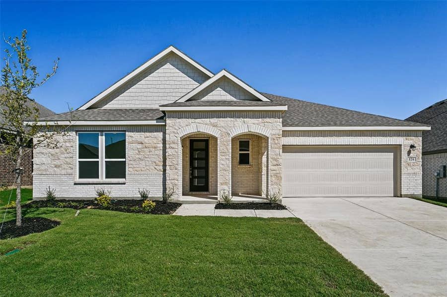 Property photo for 124 Hudson Lane, Justin, TX