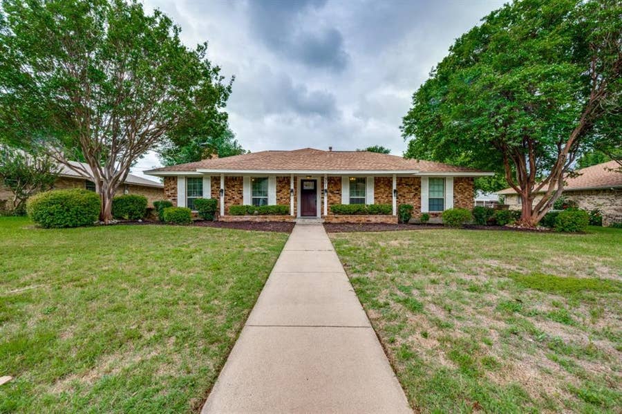 Property photo for 301 Hillcrest Drive, Midlothian, TX