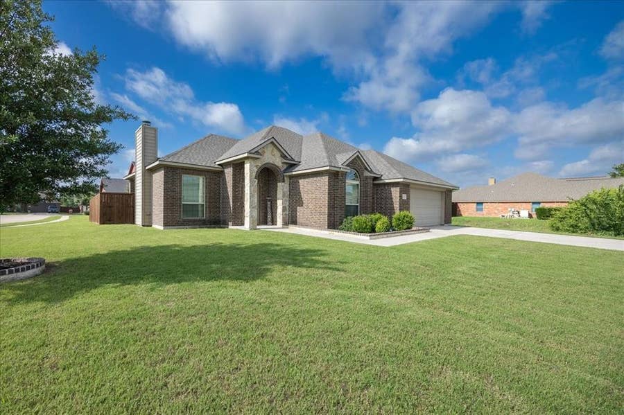 Property photo for 304 Hardeman Boulevard, Justin, TX
