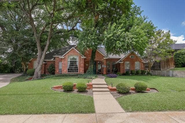 Property photo for 917 Longmeadow Lane, DeSoto, TX
