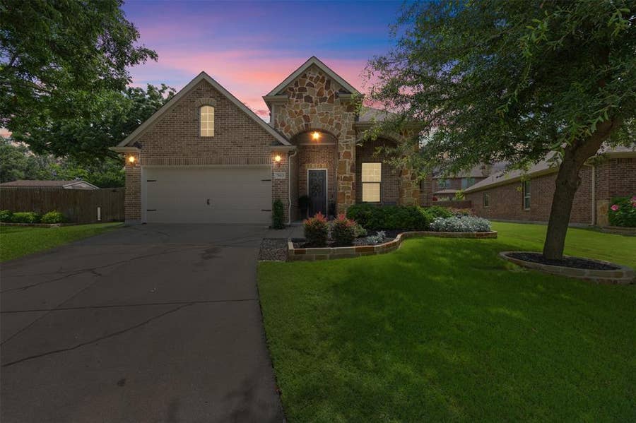 Property photo for 7613 Lindsey Drive, Rowlett, TX