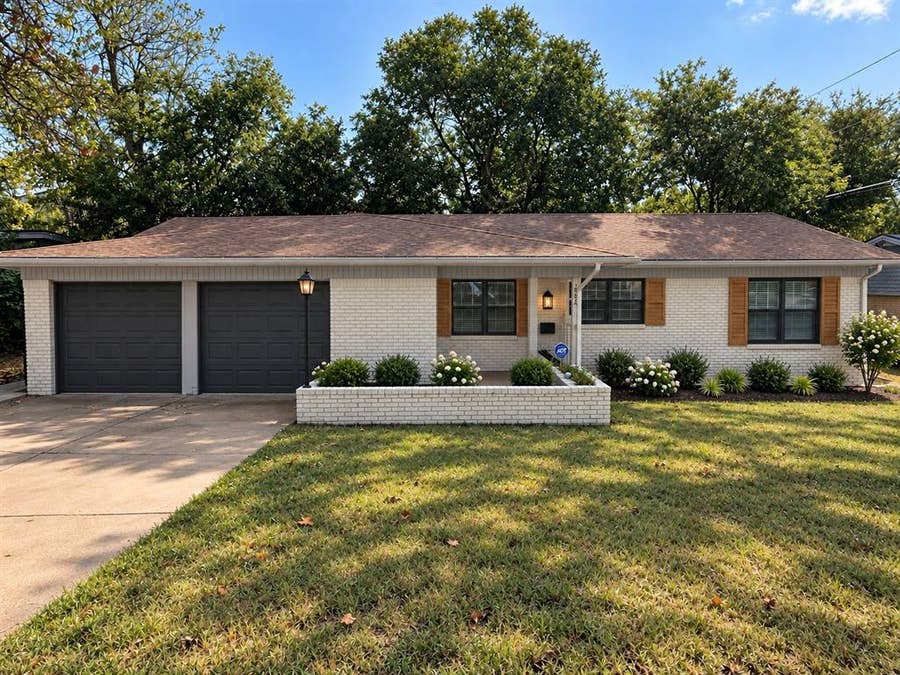 Property photo for 3821 Bonnie Drive, Fort Worth, TX