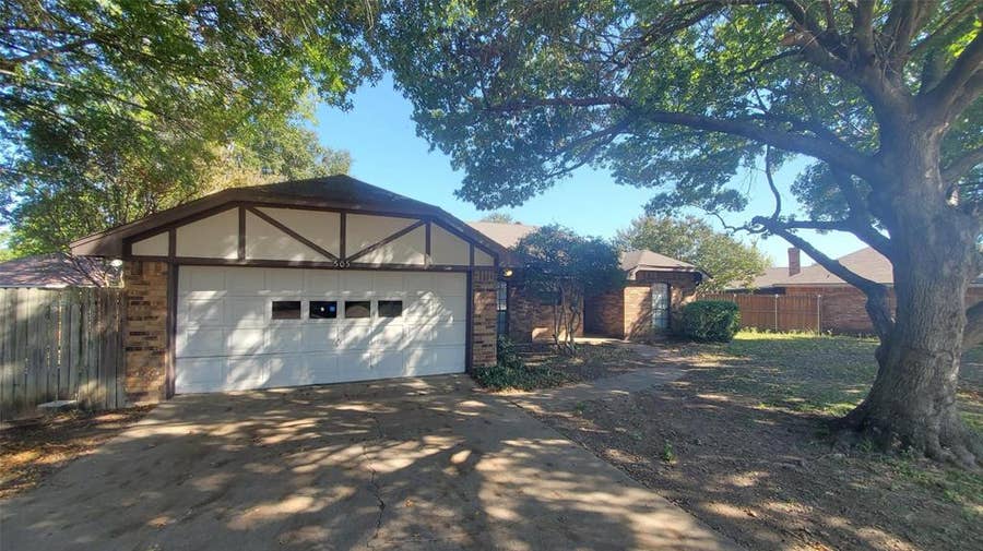 Property photo for 505 Pelican Court, DeSoto, TX