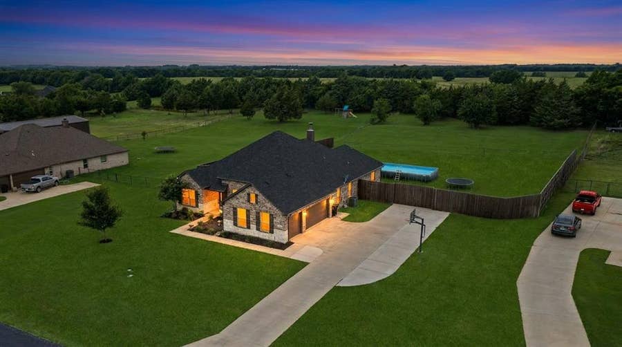 Property photo for 1089 Emilia Drive, Farmersville, TX
