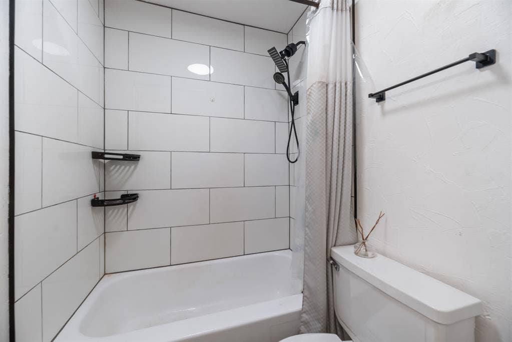 8069 Meadow Road, #216, Dallas, TX 75231 8069 Meadow Road, #216, Dallas, TX 75231