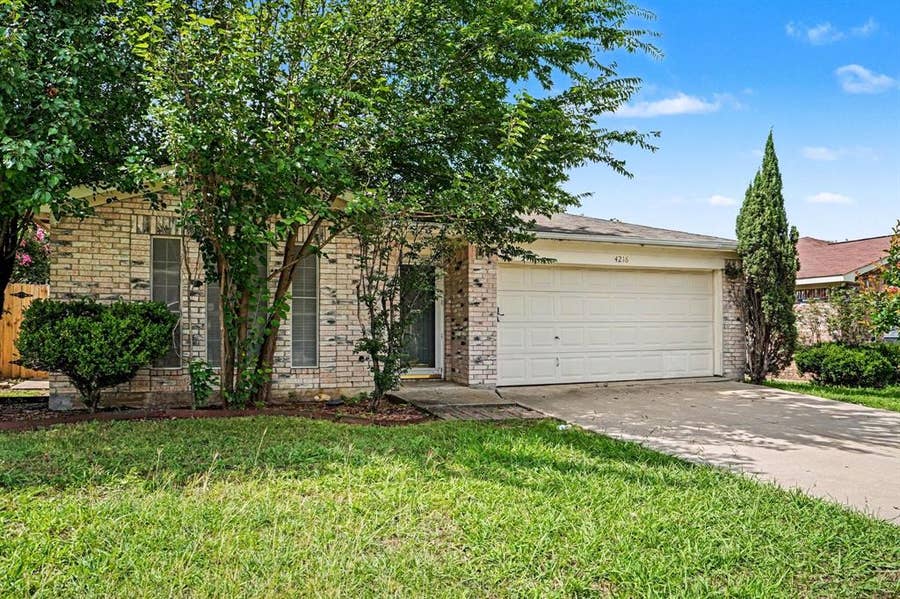 Property photo for 4216 Fernleaf Drive, Fort Worth, TX