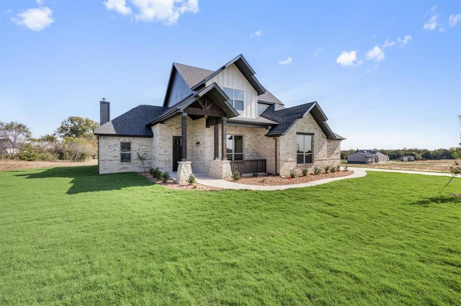 Property photo for 430 Paradise Ridge Drive, Waxahachie, TX