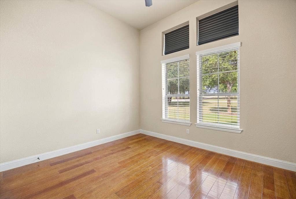 104 Rattling Antler Court, Azle, TX 76020 Guest bedroom.