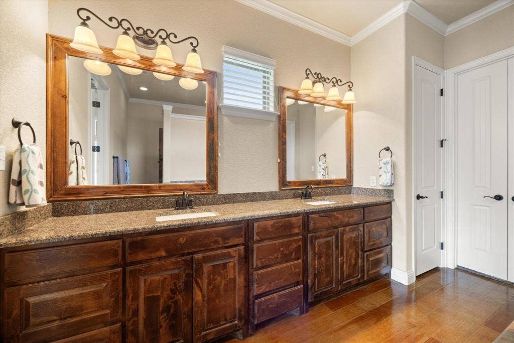 104 Rattling Antler Court, Azle, TX 76020 Dual sinks, lots of storage, custom closet system