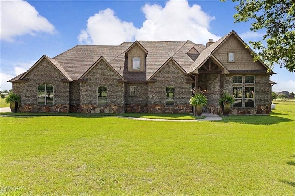 104 Rattling Antler Court, Azle, TX 76020 104 Rattling Antler