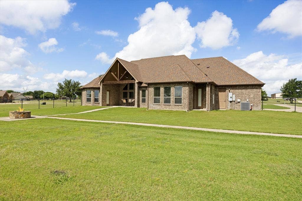 104 Rattling Antler Court, Azle, TX 76020 104 Rattling Antler Court, Azle, TX 76020