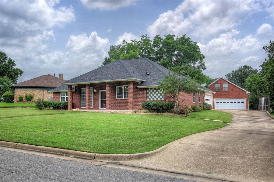 Property photo for 900 River Oaks Drive, Greenville, TX