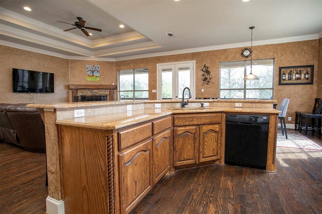 5200 Bayshore Drive, Athens, TX 75752 5200 Bayshore Drive, Athens, TX 75752