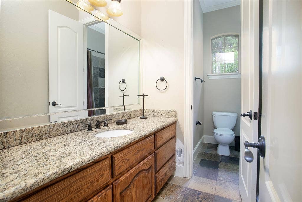 5200 Bayshore Drive, Athens, TX 75752 5200 Bayshore Drive, Athens, TX 75752