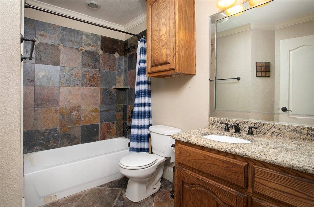 5200 Bayshore Drive, Athens, TX 75752 Downstairs Bathroom